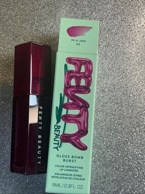 Fenty Beauty Gloss Bomb Burst Lip Luminizer - In A Jam (Deep Berry)